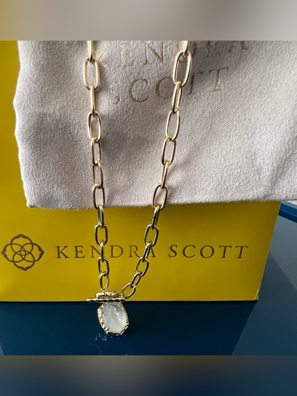 Brand New! Daphne Convertible Gold Link Necklace, by Kendra Scott - Picture 3 of 8